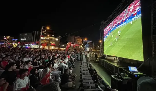 Bursa Yıldırım’da milli maç heyecanı dev ekranda!