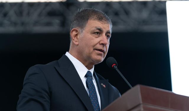İzmir Büyükşehir Belediye Başkanı Cemil Tugay CHP’den istifa etti