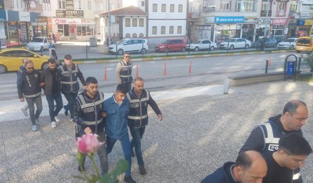 Yasa dışı bahis ve kara para aklayanlara 8 ilde eş zamanlı operasyon!