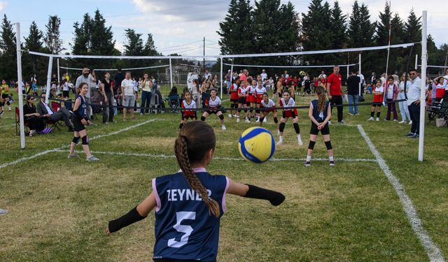 Bursa’da 1500 çocuk Voleybol Şenliği’nde buluştu