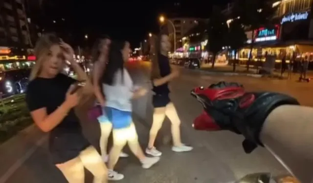 Bursa'da sarı ışık kazaya dönüştü! Kontrolden çıkan araç yayaların arasına daldı