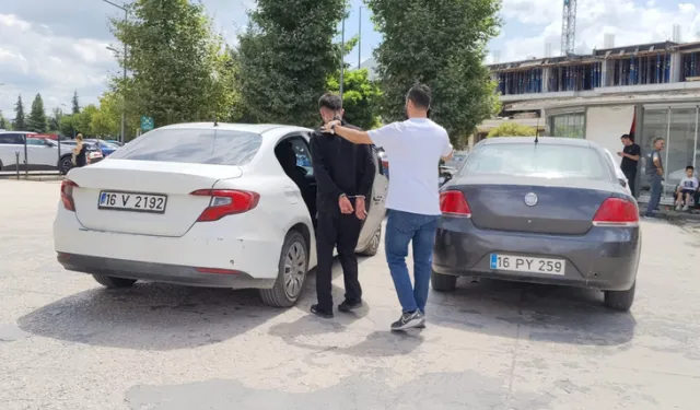 Bursa’da polisten kaçan araçtan 20 bin uyuşturucu hap çıktı!