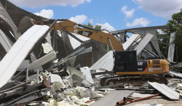 Bursa’da 2 bin metrekarelik kaçak fabrika yıkıldı!