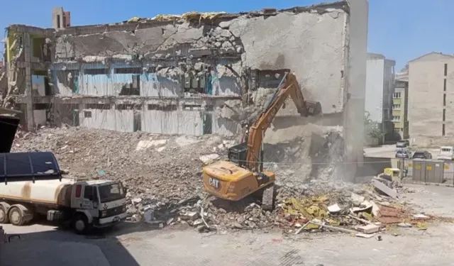 Bursa'da yılların okulu yıkılıyor! Çalışmalar başladı