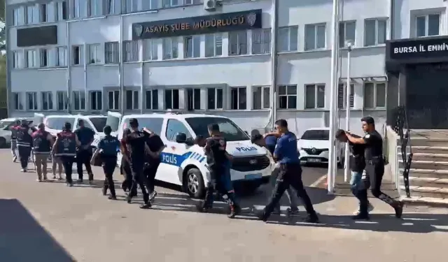 Bursa’da film gibi operasyon! Bıçak zoruyla hesap açtıran çete çökertildi