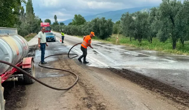 Orhangazi-İznik Yolu'nda Tehlikeyi Ekipler Temizledi
