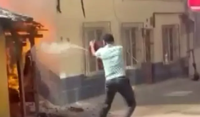 Bursa’da ev alevlere teslim oldu! Vatandaşlar yangın tüpleriyle müdahale etti