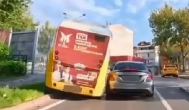 Bursa’da minibüs kontrolden çıktı! Elektrik direğine böyle çarptı
