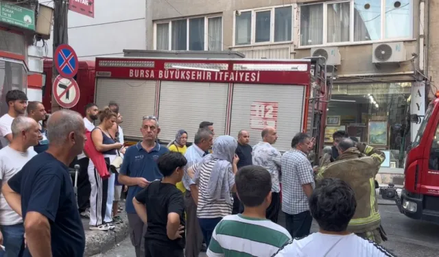 Bursa Osmangazi’de yangın paniği! 4 katlı binada alevler yükseldi