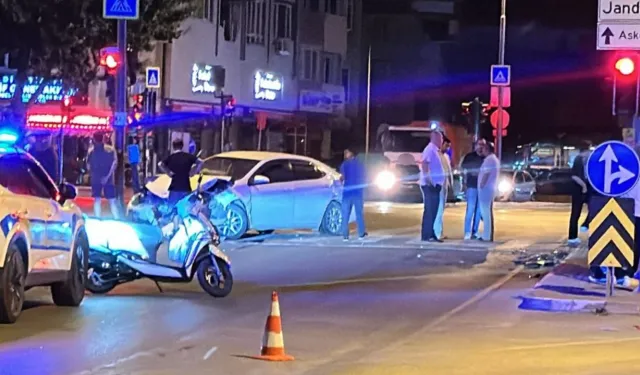 Bursa’da kavşakta feci çarpışma! İki araç savruldu, 9 kişi yaralandı