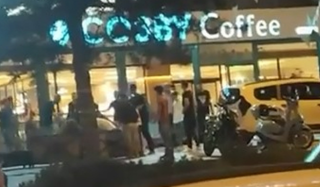 Bursa FSM Bulvarı’nda ortalık karıştı! Kafe önünde iki grup birbirine girdi