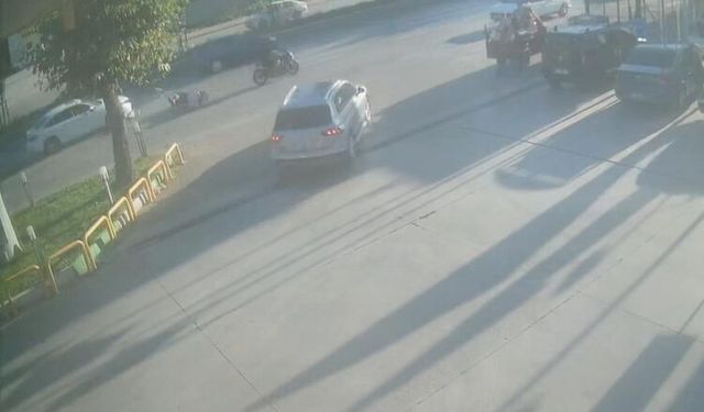 Bursa’da güvenlik kamerasına yansıyan kaza! Motosiklet sürücüsü böyle savruldu