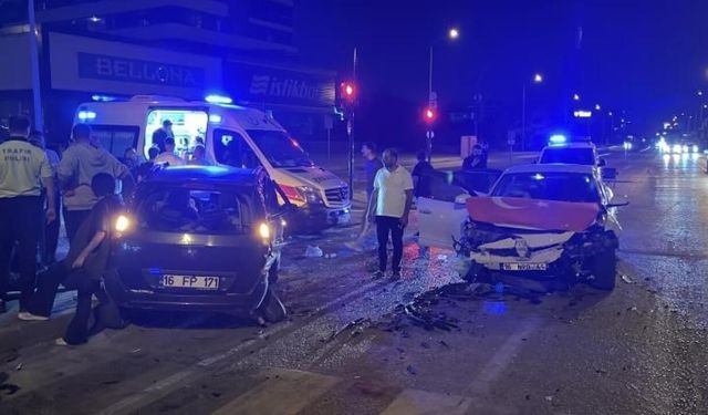 Bursa'da korkutan kaza! Çocukların da bulunduğu araçlarda 7 kişi yaralandı