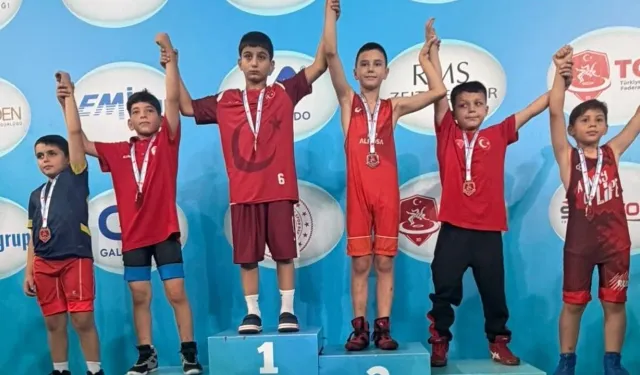 Osmangazi Belediyespor’dan güreşte madalya yağmuru
