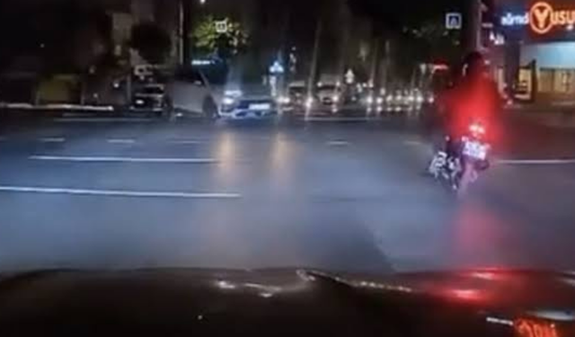 Bursa’da kırmızı ışık ihlali iddiası! Motosiklet sürücüsü hastanelik oldu