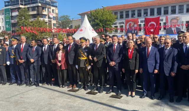 Bursa'da 30 Ağustos coşkusu! Heykel'de duygu dolu anlar