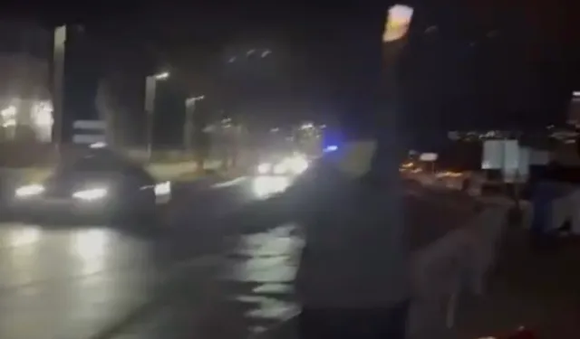 Bursa-Mudanya yolunda gece yarısı panik! Motosiklet sürücüsü yola savruldu