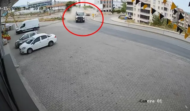 Bursa’da hafriyat kamyonu dehşeti! Kaza anı kamerada