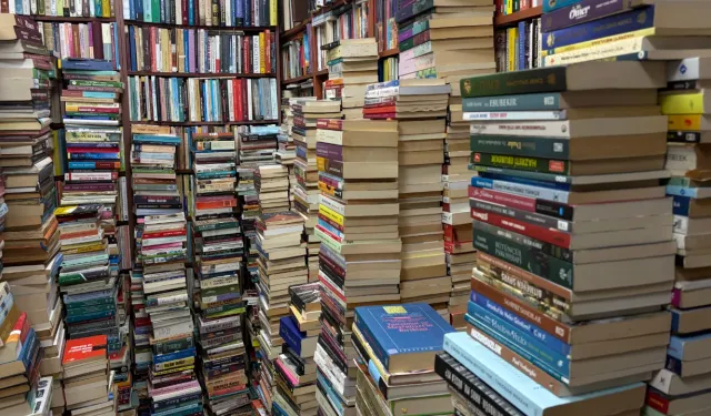 45 metrekarelik dükkânda 35 bin kitap! Bursa'daki sahaf anlattı