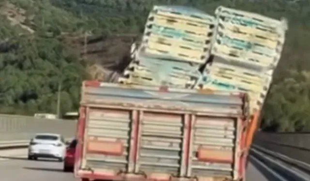 Bursa'da tırın dorsesindeki yükler yürekleri ağza getirdi