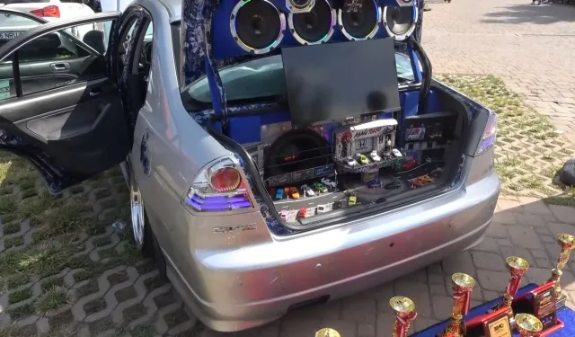 Bursa’da otomobilin bagajından drift şovu çıktı!
