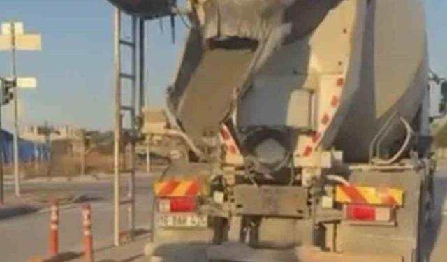 Bursa’da beton mikseri yola beton döke döke ilerledi!