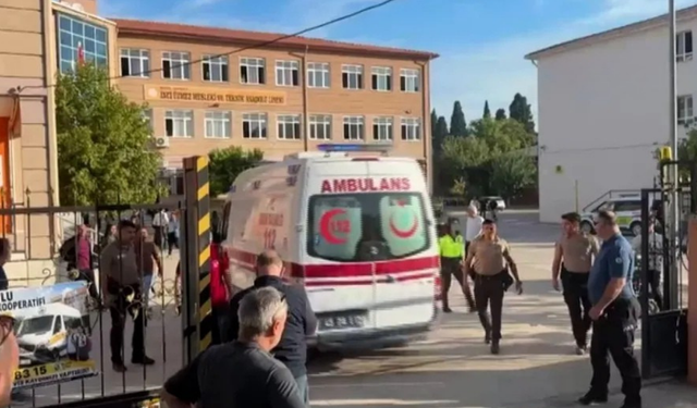 Turgutlu’da okul önünde silahlı saldırı! Yaralı öğrenciler var