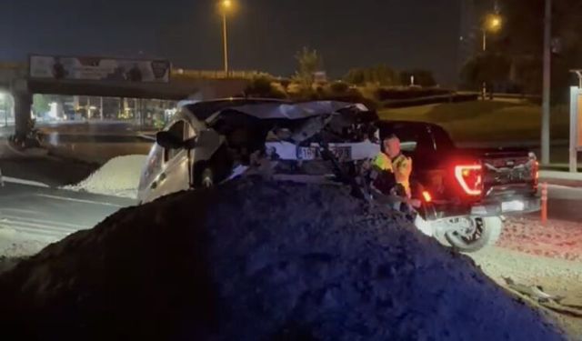 Bursa’da kontrolden çıkan otomobil rampada asılı kaldı!
