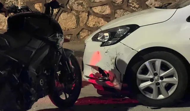 Bursa'da motosiklet kazası! Park halindeki araca çarpınca...