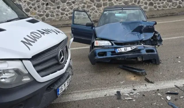 Bursa'da Tirilye yolunda tehlikeli anlar! 2 kişi yaralandı