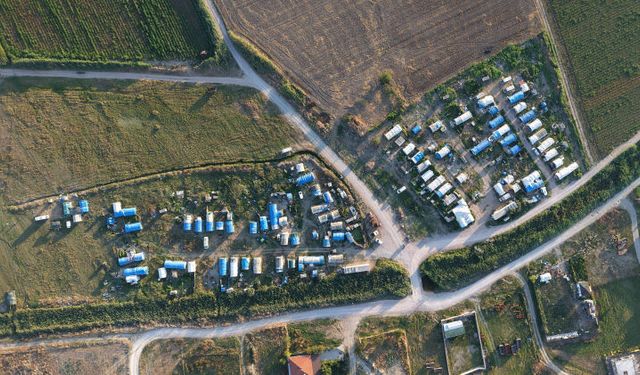 Bursa’da hasadın zorlu yüzü! Karacabey’de mevsimlik işçilerin yaşam mücadelesi