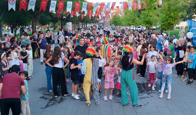 Bursa Yıldırım’da 20 bin çocuğu buluşturan şenlik!
