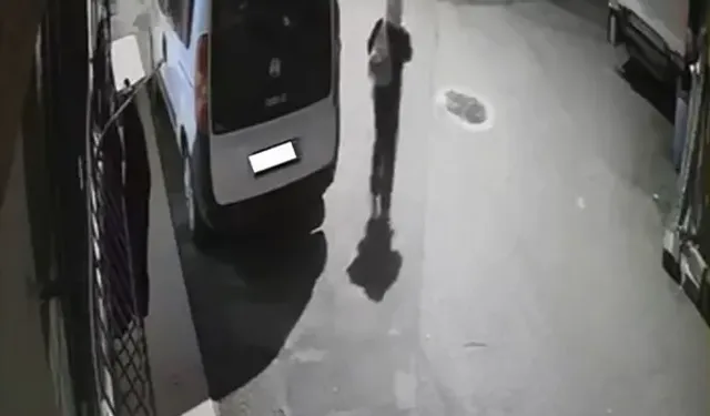 Bursa’da penceredeki kıyafetleri tek tek inceledi, beğendiğini alıp gitti