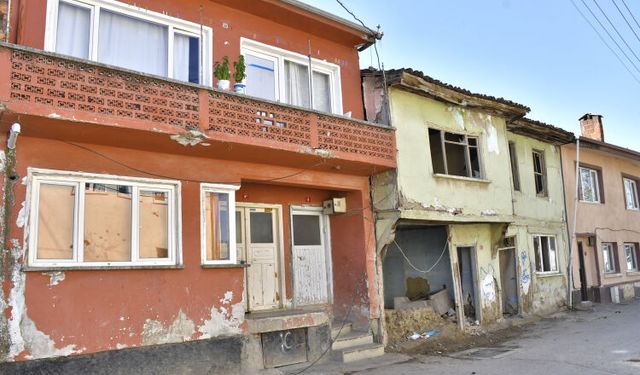 Bursa’da metruk binalar için harekete geçildi! 3 bina yıkıldı