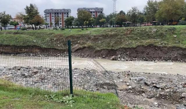 Bursa'da toprak kayması sonrası Deliçay'da akış değişti
