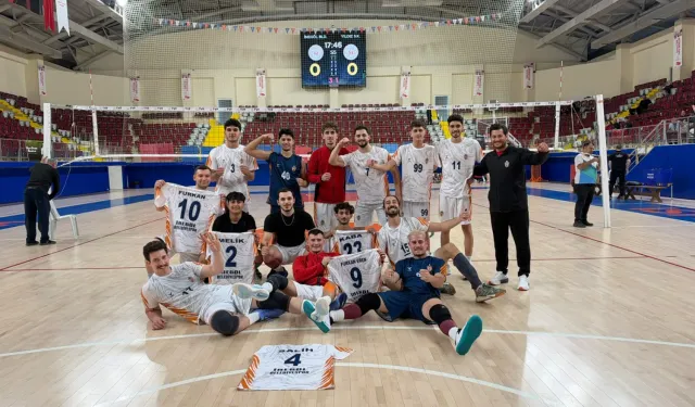 Bursa’da voleybol takımından zirve çıkışı!