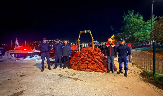 Bursa’da 1,5 ton canlı midye ele geçirildi!
