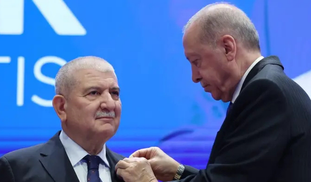 Bursa Milletvekili  Kani Torun AK Parti’ye katıldı! Rozetini Cumhurbaşkanı Erdoğan taktı