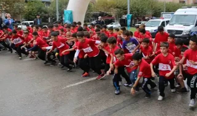 Bursa’da Cumhuriyet coşkusu 5 kilometrelik koşuyla taçlanacak!