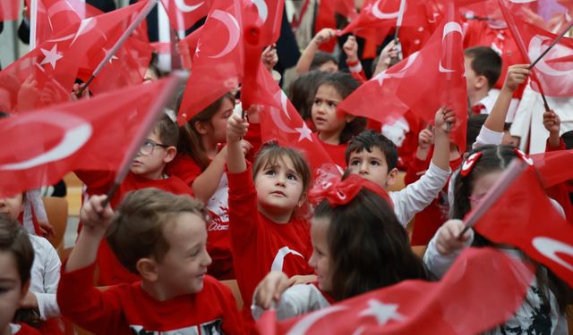 Bursa’da minikler Cumhuriyet’in 103’üncü yılını kutladı