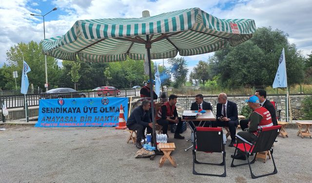 İYİ Parti’den Bursa’da direnişteki işçilere destek ziyareti
