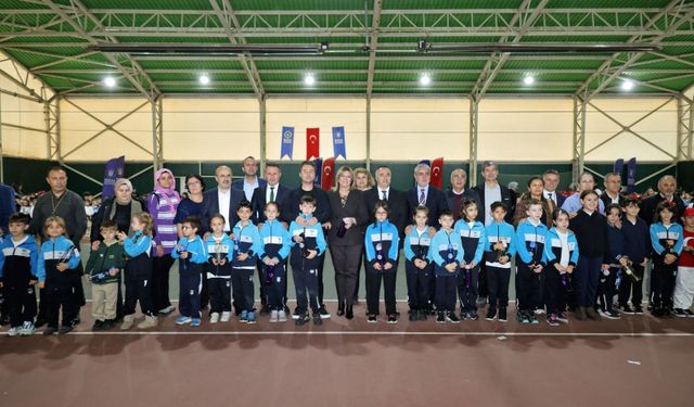 Bursa Büyükşehir Belediyesi’nden çocuklara ücretsiz tenis fırsatı