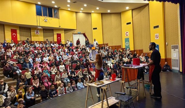 Yıldırım’da çocuklara özel gösteri! ‘Evden Uzakta’ sahne aldı