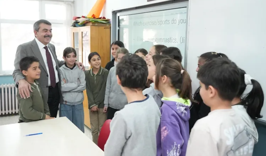 Bakan Tekin'den Çorum güzergahında 'çat kapı' ziyaretler