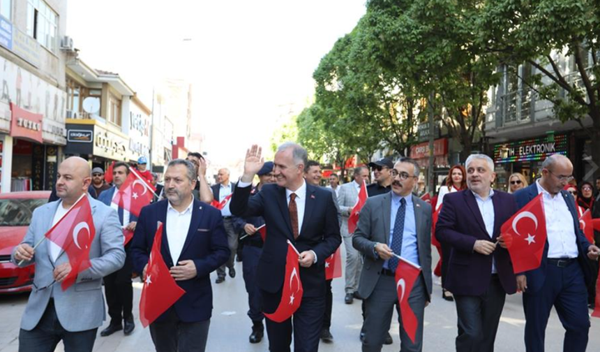 İnegöl’de 23 Nisan Coşkusu Sokaklara Taştı