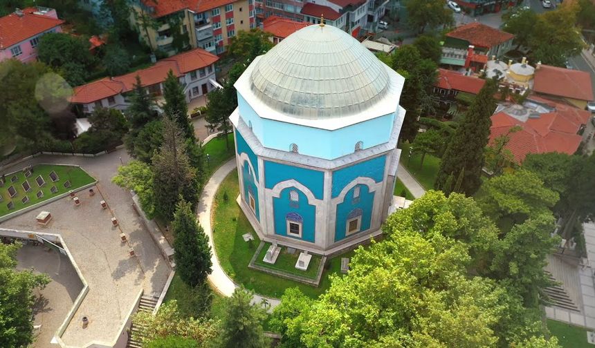 Bursa’nın Manevi Tacı: Yeşil Türbe Ziyaretçi Akınına Uğruyor