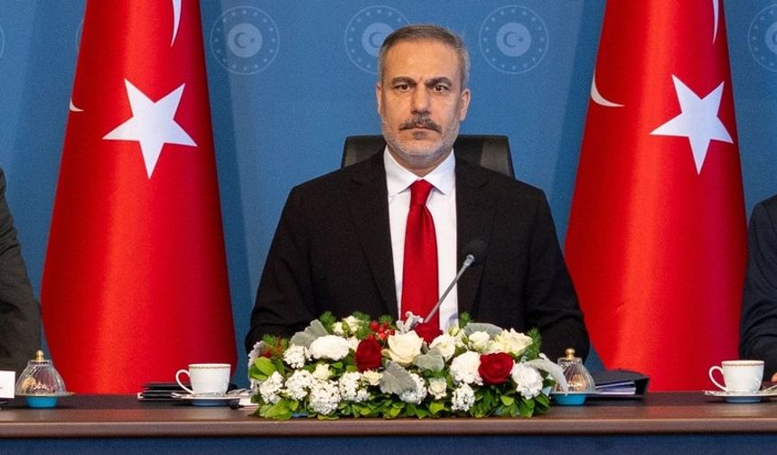 Rusya ve Ukrayna Heyetleri İstanbul'da: Hakan Fidan'dan Üçlü Toplantı Açılışında Açıklama