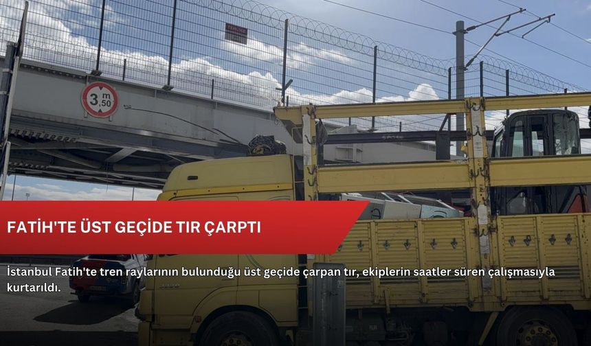 Fatih'te üst geçide tır çarptı