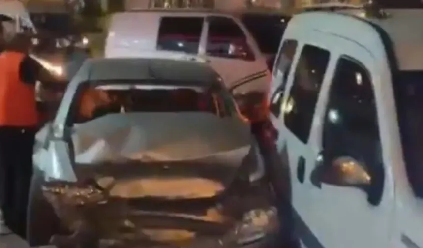 Bursa’da korkutan kaza! Araçlar kaldırıma savruldu