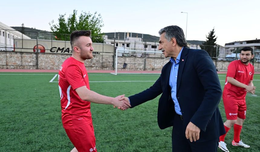 Bursa'da işçi bayramı heyecanı yeşil sahaya taşındı